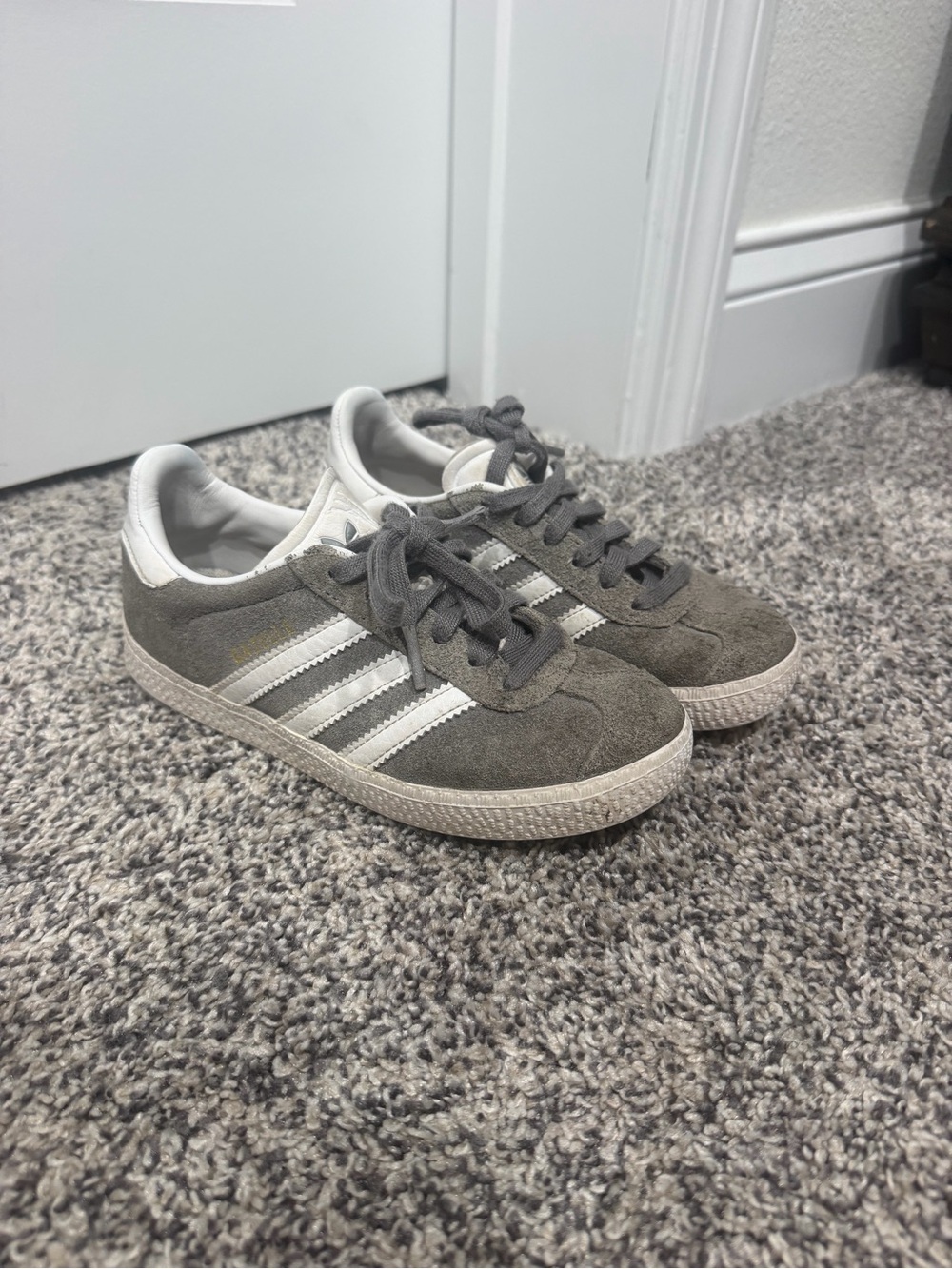 Boys Adidas Kids Gazelle Suede Sneakers in Gray and White